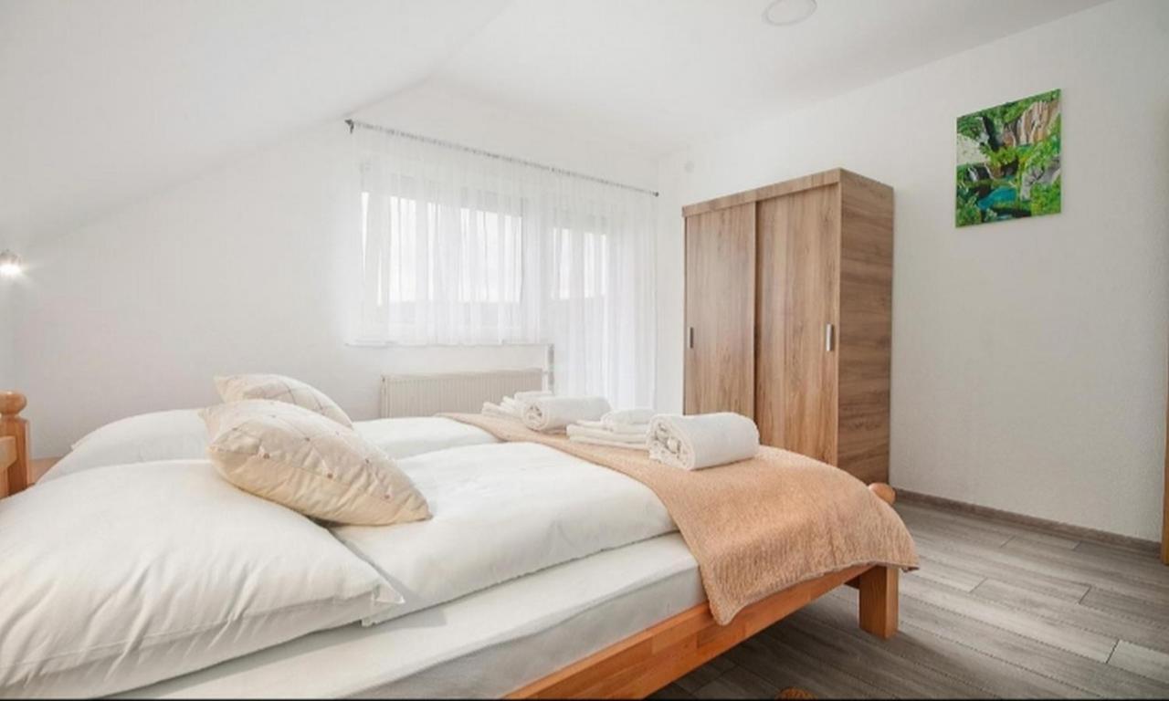 Apartment Josipa Seliste Dreznicko Eksteriør billede