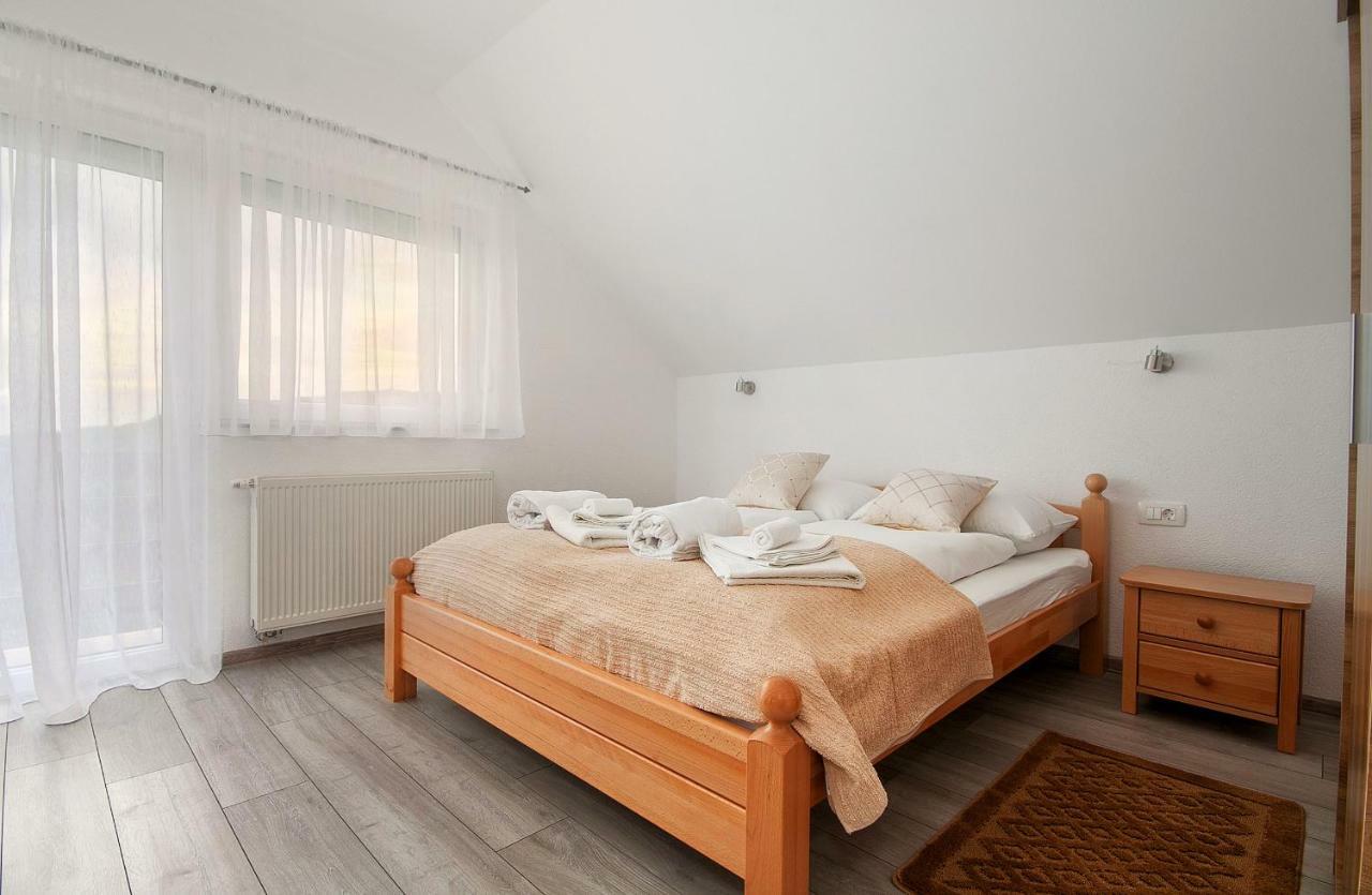 Apartment Josipa Seliste Dreznicko Eksteriør billede